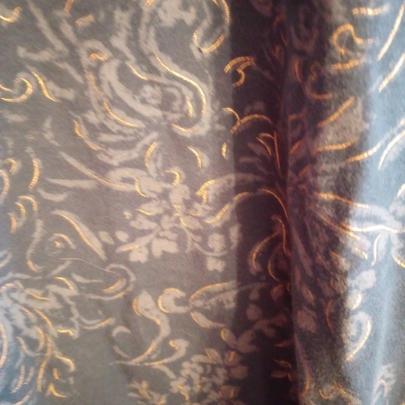 Woman's top - Picture 4 of 4